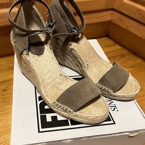 Frye wedge - Picture 2 of 8